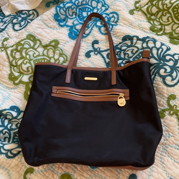 Michael Kors Handbags - Michael Kors Kempton Tote, size Large, black